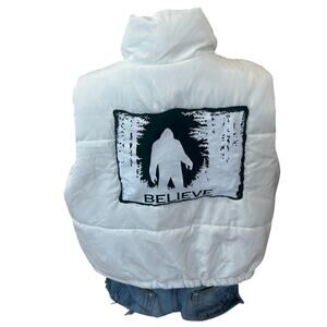 Bigfoot White Puffer Vest 2XL Sasquatch Camping Camping Football Tailgate Unique